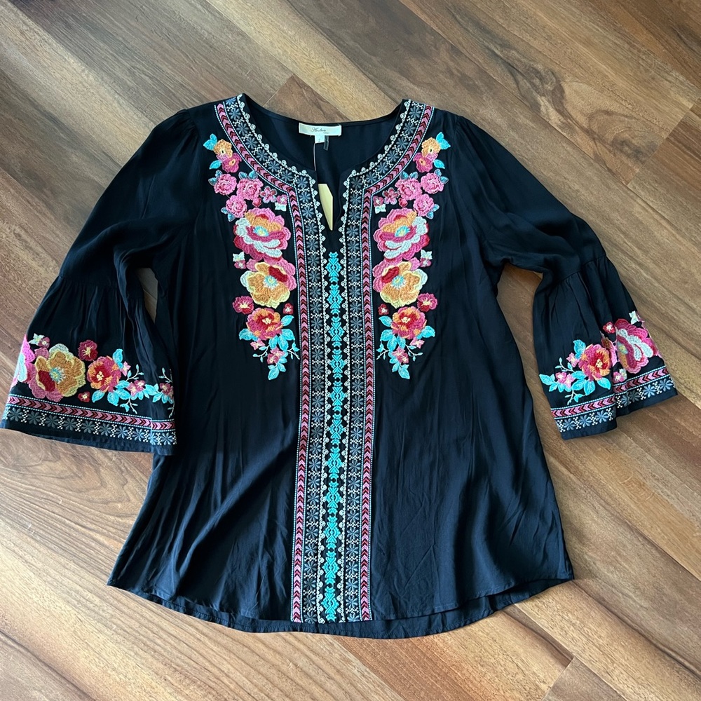NWT Andree by Unit Black top with embroidery detail